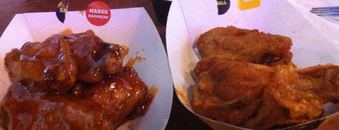 Buffalo Wild Wings is one of Luis 님이 좋아한 장소.