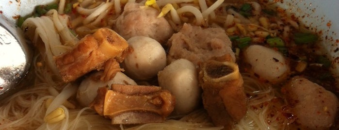 ก๋วยเตี๋ยวลูกชิ้นหมู เต็กกอ is one of Top picks for Ramen or Noodle House.