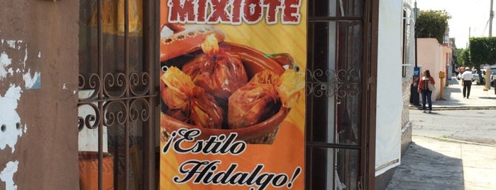 los tacos de mixote is one of Tempat yang Disukai Chris.