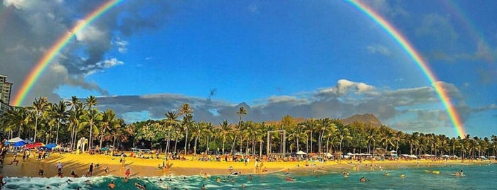 Waikiki Beach Walls is one of Lugares favoritos de Jesennia.