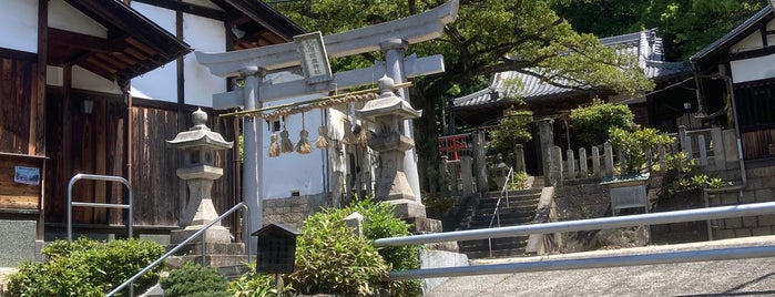 須波麻神社 is one of 河内国讃良郡の神社.