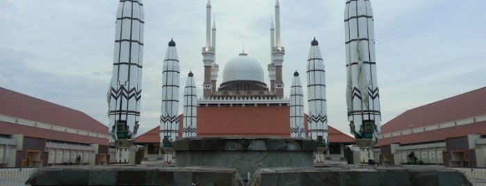 Masjid Agung Jawa Tengah (MAJT) is one of Locais salvos de Talitha.