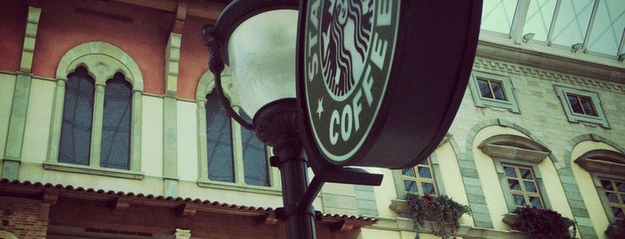 Starbucks is one of Dubai Food.