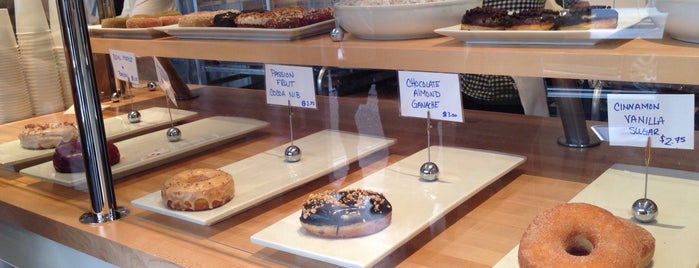 Blue Star Donuts is one of Jared 님이 좋아한 장소.