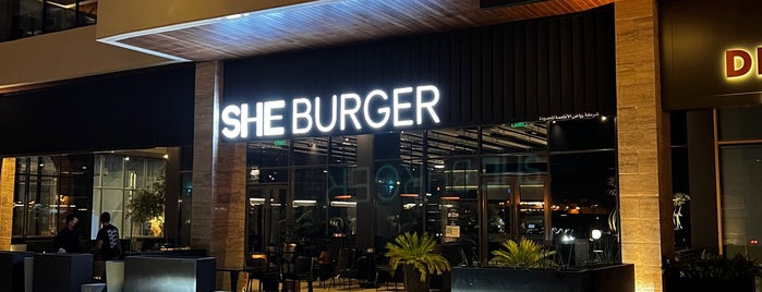 She Burger is one of สถานที่ที่บันทึกไว้ของ Amal.