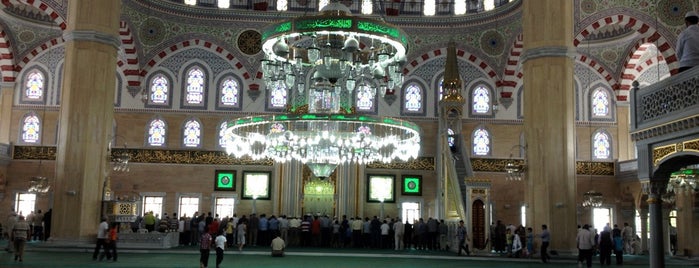 Arnavutköy Yeşil Cami is one of Aliyeさんのお気に入りスポット.