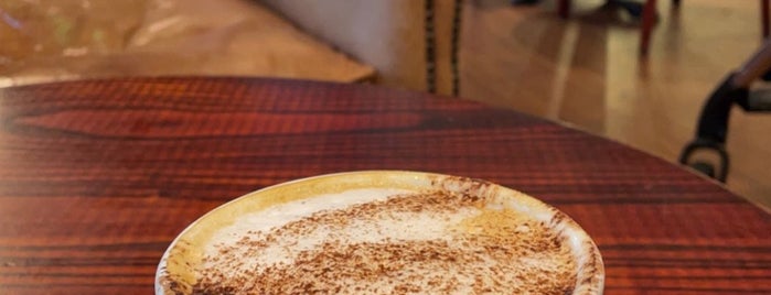 Caffè Nero is one of L : понравившиеся места.