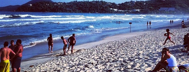 Praia das Toninhas is one of Melhores Praias.