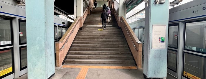 クンポ駅 is one of 서울 지하철 1호선 (Seoul Subway Line 1).