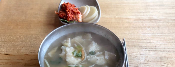 인계수제비 is one of Lugares favoritos de 블루씨.