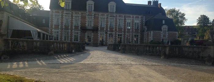 Le Château d'Étoges is one of Sarahさんの保存済みスポット.