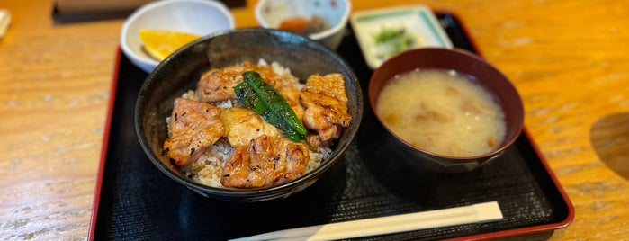 東山鳥八 is one of Tokyo-must to go-dining.