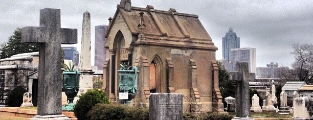 Oakland Cemetery is one of สถานที่ที่บันทึกไว้ของ Lindsay.