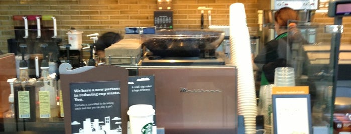 Starbucks is one of Tempat yang Disukai Daniel.