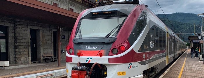 R (Brennero/Brenner <> Bolzano/Bozen <> Merano/Meran) is one of Bahnhof - station - stazione -  gare - 车站.