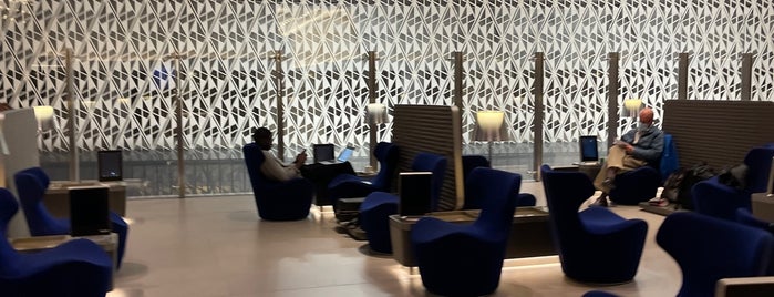 Al Mourjan Business Lounge is one of สถานที่ที่ SV ถูกใจ.