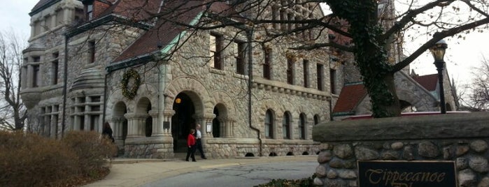 Tippecanoe Place is one of Lugares favoritos de Carrie.