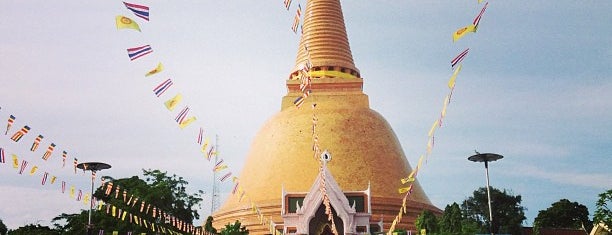 Phra Pathom Chedi is one of Round the World.