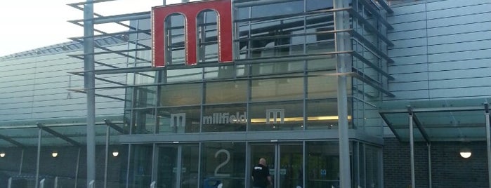 Millfield Shopping Centre is one of สถานที่ที่ Éanna ถูกใจ.