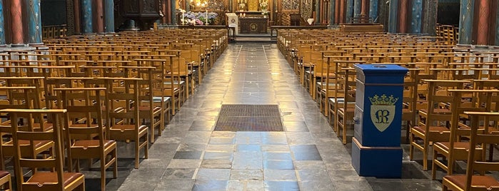 Basiliek van O.L.V. van Lourdes is one of Uustakker.