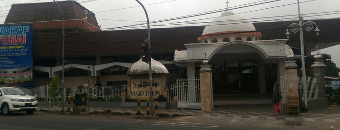 Masjid At Taqwa is one of masjid kota wisata batu.