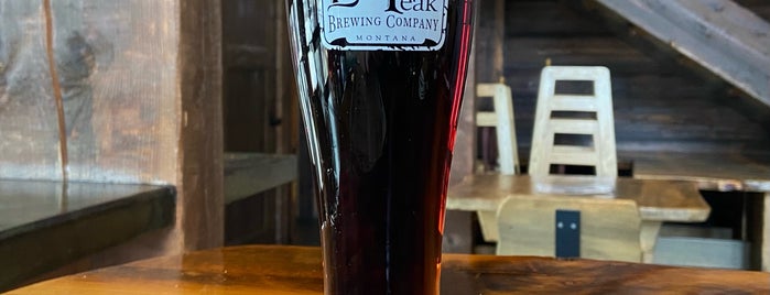 Lolo Peak Brewing Company is one of Lugares favoritos de Tom.