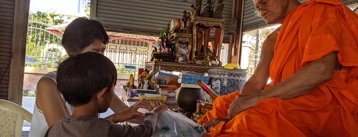 Wat Hua Hin is one of TH-Temple-1.