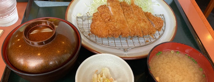 とんかつ伊勢 is one of 西新宿.