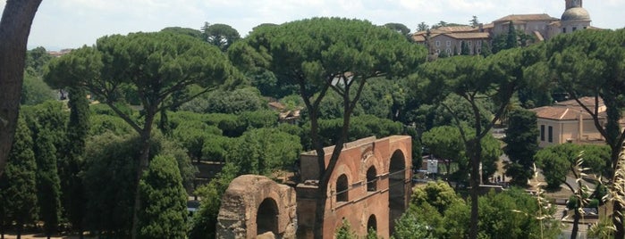 Mont Palatin is one of Rome.