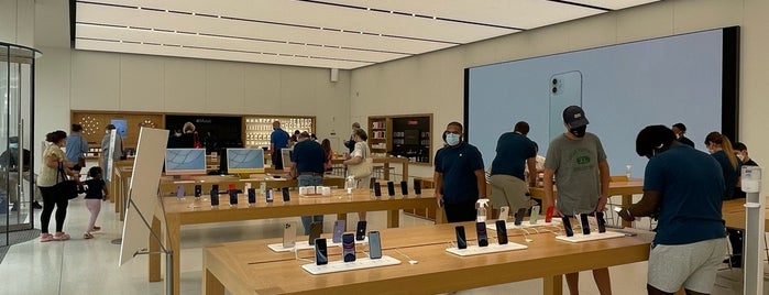 Apple Reston is one of Apple Stores (PA-WI).