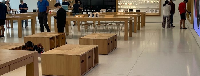 Apple Reston is one of Apple Stores US East.