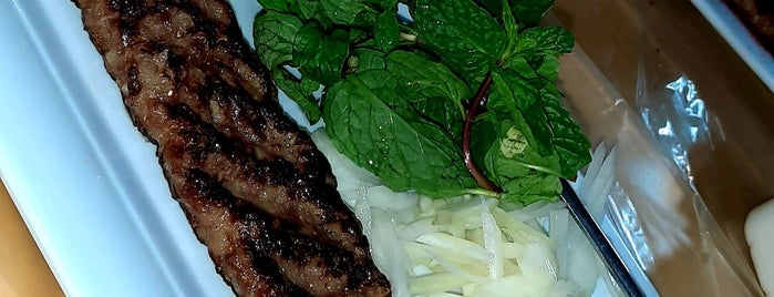 Reyhan Kebab House | کباب سرای ریحان is one of Posti che sono piaciuti a Pouria.