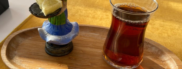 Badem Çiçeği Cafe is one of Lugares favoritos de Tessa.