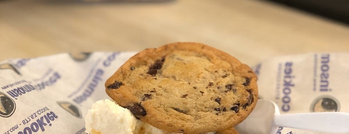 Insomnia Cookies is one of Lieux qui ont plu à E.