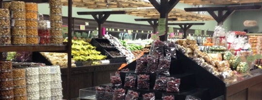 Dutchies Fresh Market is one of สถานที่ที่ Joe ถูกใจ.