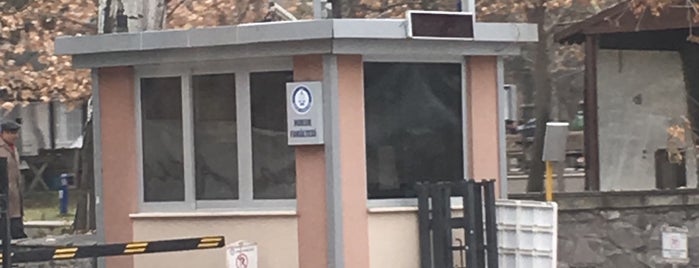 Gazi Üniversitesi Hukuk Fakültesi is one of Lieux qui ont plu à Mustafa Ahmet.