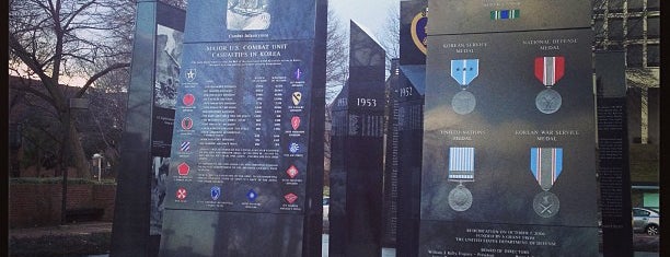 The Philadelphia Korean War Memorial At Penn's Landing is one of Tempat yang Disukai Lore.