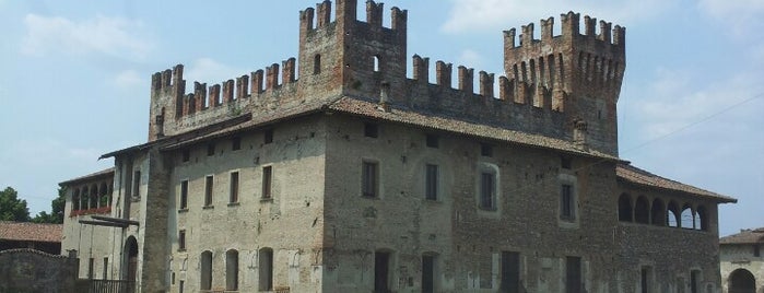 Castello Malpaga is one of สถานที่ที่ Invasioni Digitali ถูกใจ.