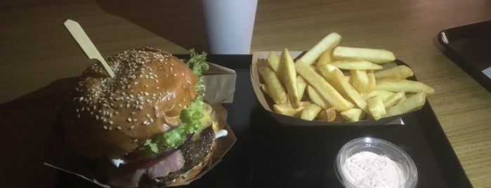 Regal Burger is one of Lieux qui ont plu à Martin.