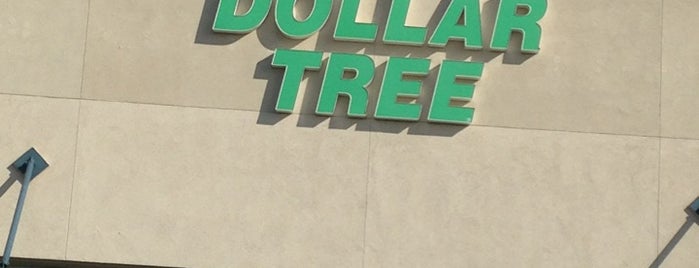 Dollar Tree is one of Ms. Treecey Treeceさんの保存済みスポット.