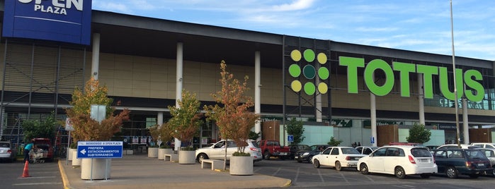 Open Plaza Chillán is one of Lugares.