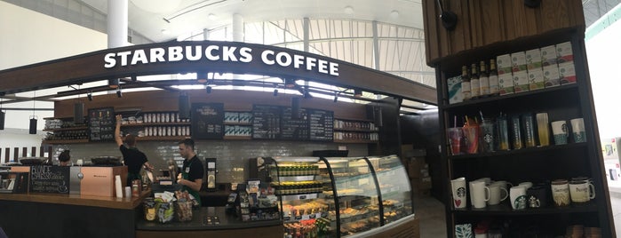 Starbucks is one of Tempat yang Disukai Marina.