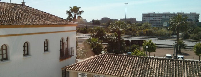 Ibis Hotel Sevilla is one of Camilo'nun Beğendiği Mekanlar.