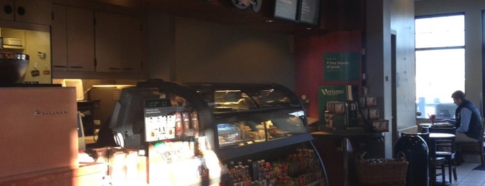 Starbucks is one of Orte, die Paul gefallen.