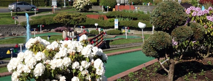 Paradise Adventure Mini-Golf is one of pixarinaさんのお気に入りスポット.