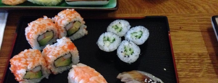 Kaede Sushi Bar is one of Locais curtidos por Daniel.