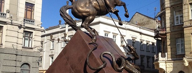 Пам'ятник правоохоронцям України is one of Бельчона🌰🌺さんの保存済みスポット.