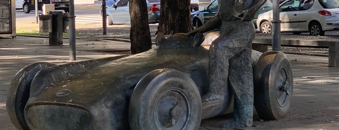 Monumento a Juan Manuel Fangio is one of En la Ciudad.