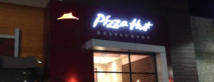 Pizza Hut is one of Lieux qui ont plu à Marianna.
