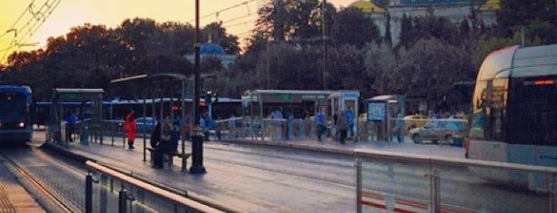 Beyazıt - Kapalıçarşı Tramvay Durağı is one of Lieux qui ont plu à Cansu 잔수 Yıldız.